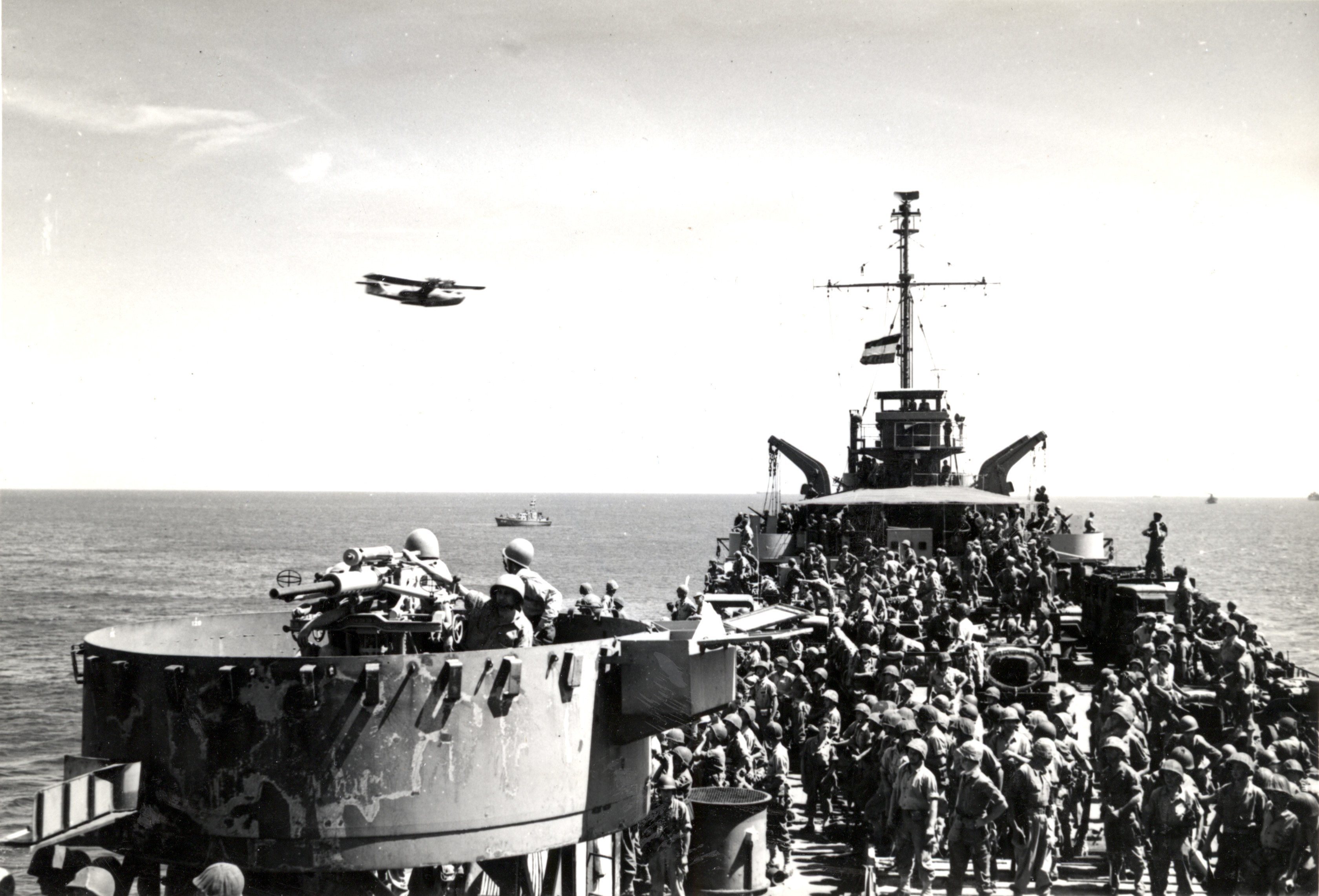 Mariniers op weg naar Pasir Poetih tijdens Operatie Product, 21 juli 1947