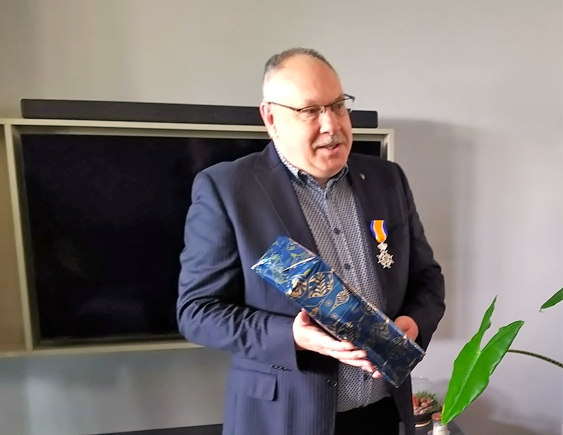 KLTZ (LD) b.d. H.M.J. van de Burgt benoemd tot Ridder in de Orde van Oranje-Nassau